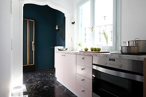 Live in Athens, Thiseio Historic House