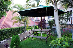 Romalo Hotel & Apartments