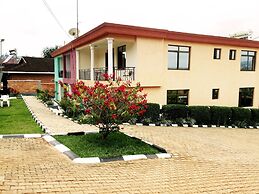 Romalo Hotel & Apartments