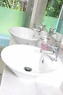 Birds of paradise B&B