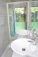 Birds of paradise B&B