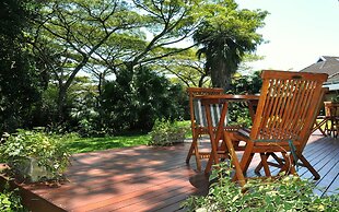 Birds of paradise B&B