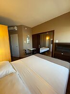 Hotel Oeste Plaza
