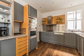 Eson2 - Charming 3 Bedroom Flat in Chelsea