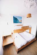 Latas Surf House