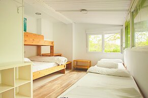 Latas Surf House