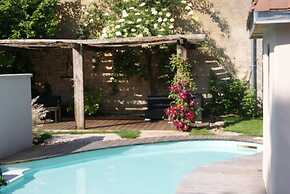 Gite De Pierre et de Lumière