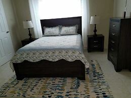 The Discovery Bay Lux Apartment