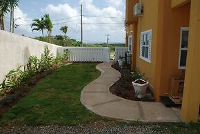 The Discovery Bay Lux Apartment