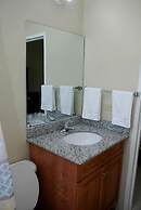 The Discovery Bay Lux Apartment