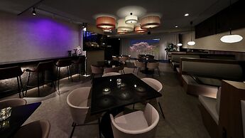 KUROMON Crystal Hotel