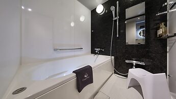 KUROMON Crystal Hotel