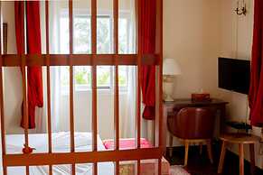 Golden Hill Parker Hotel