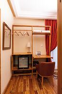 Golden Hill Parker Hotel