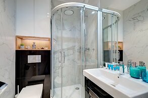 Live & Travel Apartments