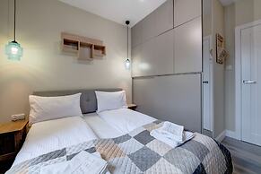 Live & Travel Apartments