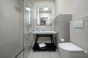 Live & Travel Apartments