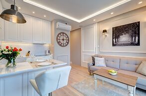 Live & Travel Apartments