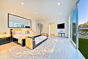 Beverly Hills Luxury Modern Palace