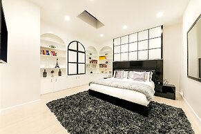 Beverly Hills Luxury Modern Palace