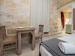 Valletta Holiday Old Theatre Lane