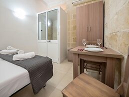 Valletta Holiday Old Theatre Lane