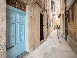Valletta Holiday Old Theatre Lane