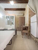 Valletta Holiday Old Theatre Lane