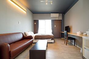 Mr. Kinjo inn D-buil