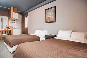 Mr. Kinjo inn D-buil