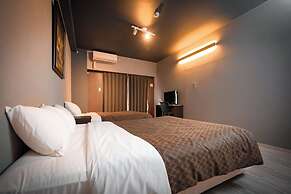 Mr. Kinjo inn D-buil