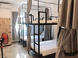 Shark Hotel - Hostel