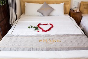 Shark Hotel - Hostel