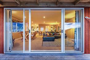 Romantic Piha