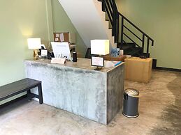 Resort V - MRT Huai Khwang