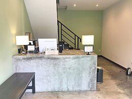 Resort V - MRT Huai Khwang