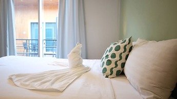 Resort V - MRT Huai Khwang