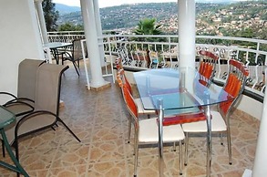 Step Town Hotel
