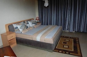 Step Town Hotel