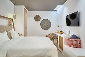 Adorno Beach Hotel & Suites