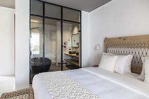 Adorno Beach Hotel & Suites