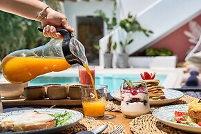 Adorno Beach Hotel & Suites