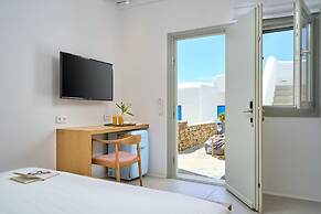 Adorno Beach Hotel & Suites