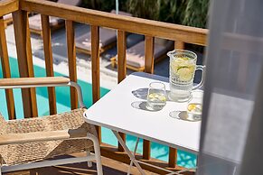 Adorno Beach Hotel & Suites