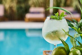 Adorno Beach Hotel & Suites