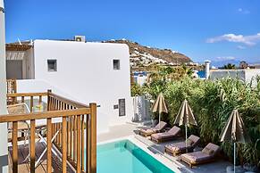 Adorno Beach Hotel & Suites