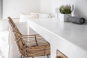 Adorno Beach Hotel & Suites