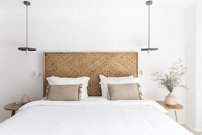 Adorno Beach Hotel & Suites