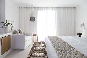 Adorno Beach Hotel & Suites