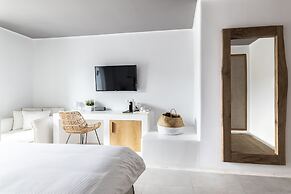 Adorno Beach Hotel & Suites